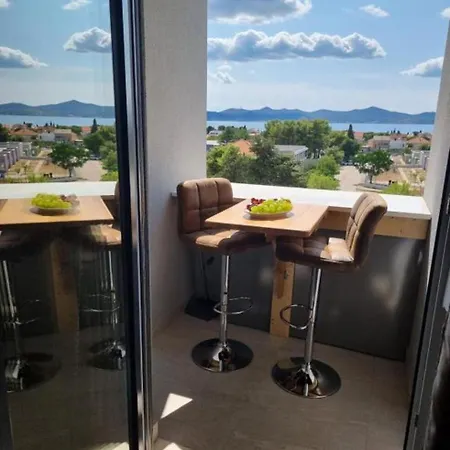 Isa Zadar
